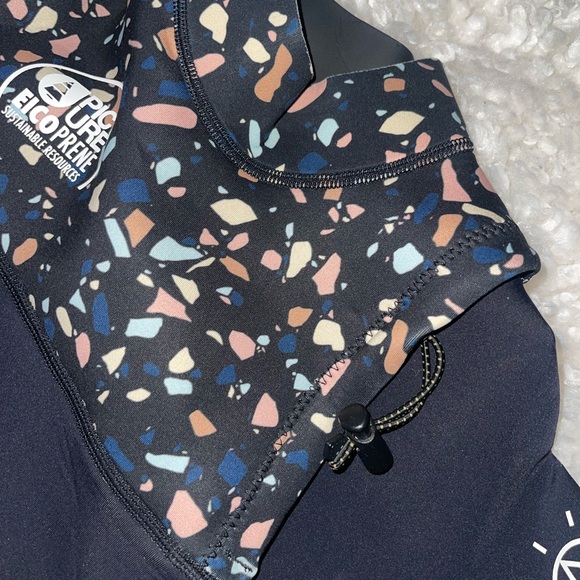 Women’s wetsuit - Picture 3 of 8